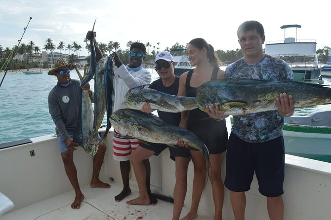 Private Fishing charter Punta Cana (Alondra) - Open bar and snacks: why the wait doesn’t feel like wasted time