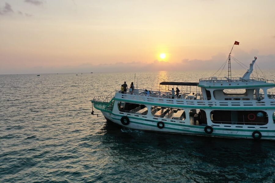 RedRiverTours - Enjoying Sunset & Night Squid Fishing - Practical Tips: What to Bring, What to Avoid, and Weather Reality