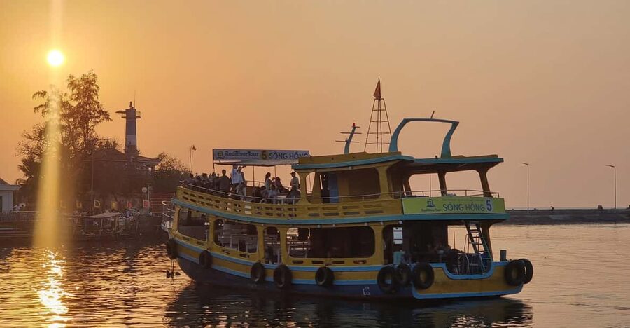 RedRiverTours - Enjoying Sunset & Night Squid Fishing - Night Squid Fishing Off the Water: What You’re Really Doing
