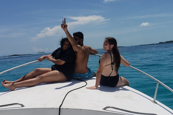 Rose Island: Private Snorkeling, Fishing, and Swimming with Pigs - Fishing Around Reefs: Light-Tackle Fun Without a Big Learning Curve