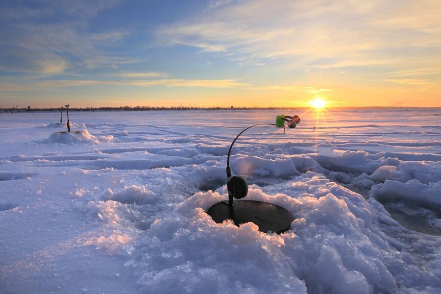 Rovaniemi: Arctic Circle Ice Fishing Experience - How the guide teaches: drilling, lines, and traditional technique