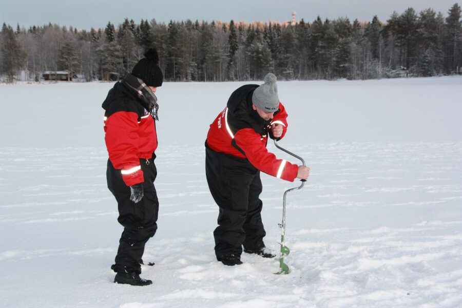 Rovaniemi: Arctic Circle Ice Fishing Experience - Campfire by a frozen lake: hot juice and sausages break the cold spell