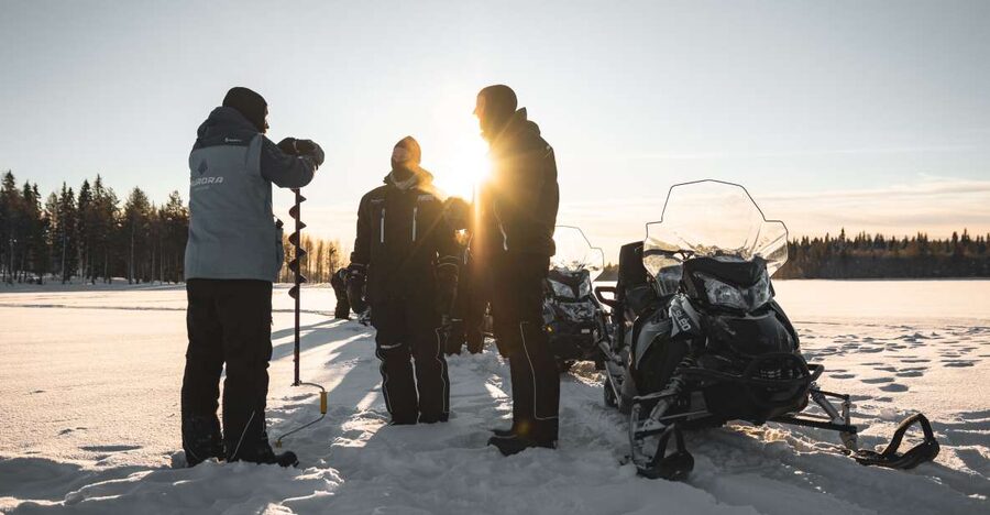 Rovaniemi: Electric Snowmobile Safari Tour with Ice Fishing - Electric snowmobiles over ice: what the ride actually feels like