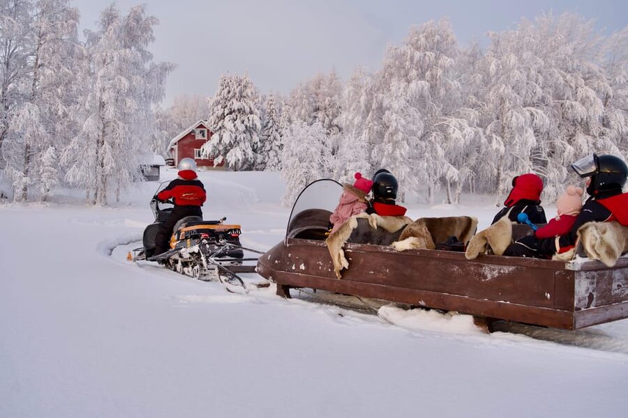 Rovaniemi: Ice Fishing and Snowmobile Tour with Snacks - Who this tour suits best
