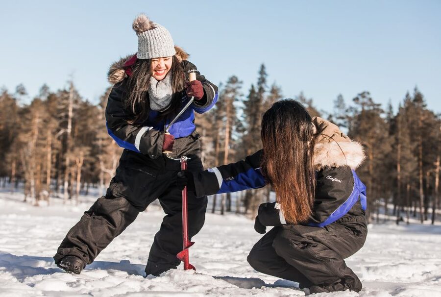 Rovaniemi: Ice Fishing Experience - From old forest to frozen lake: the 3-hour flow