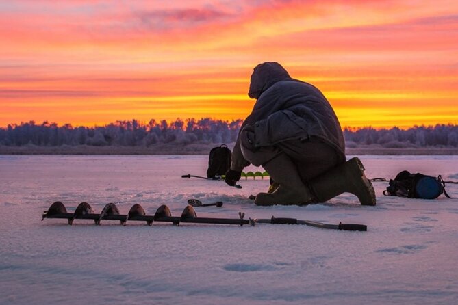 Rovaniemi: Ice Fishing from Private Lakefront Property & BBQ - BBQ afterward: staying warm and ending the day right