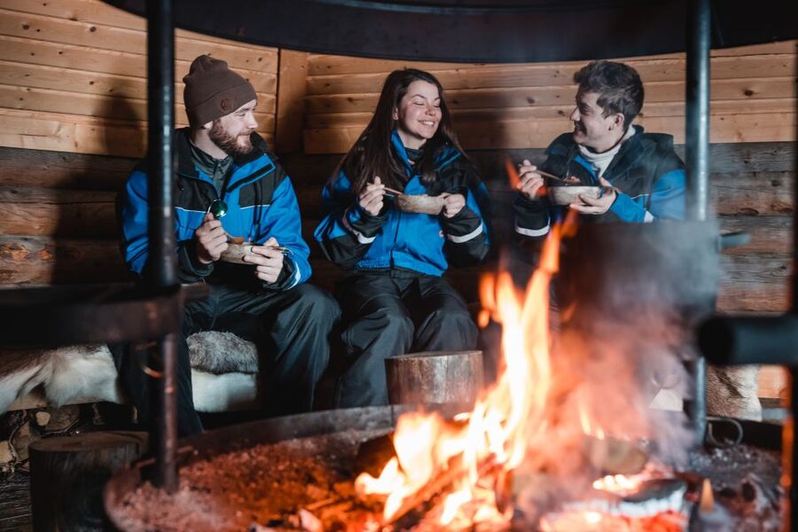 Rovaniemi: Snowmobile and Ice Fishing Adventure with Lunch - Key things that make this safari work