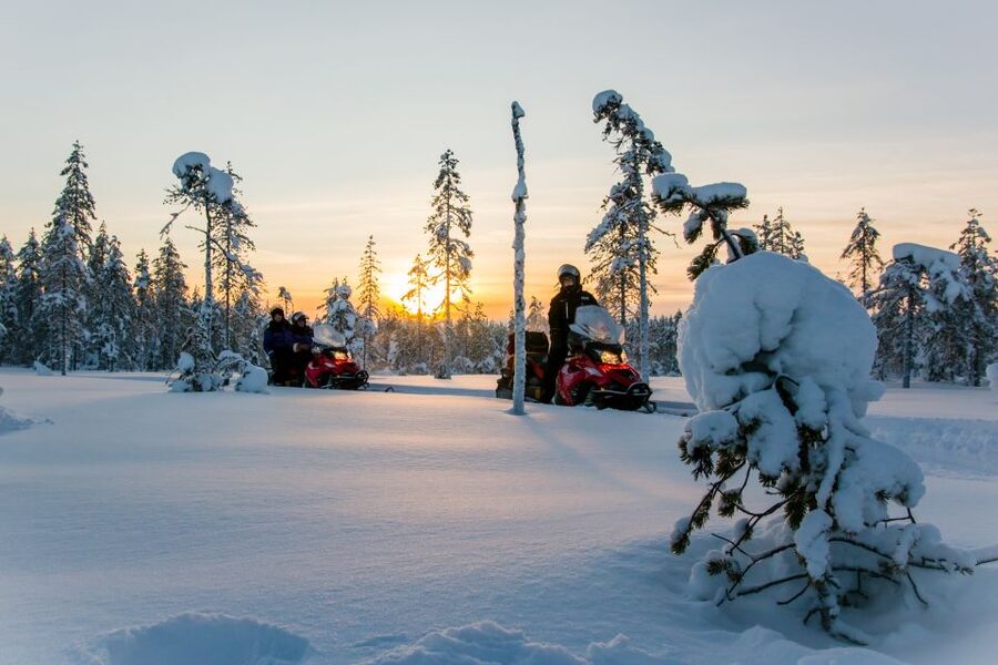 Rovaniemi: Snowmobile and Ice Fishing Adventure with Lunch - Trading Rovaniemi’s Streets for Frozen River Roads