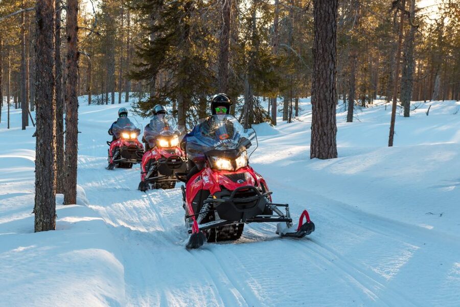 Rovaniemi: Snowmobile and Ice Fishing Adventure with Lunch - Ice Fishing 101 on the Frozen Ground
