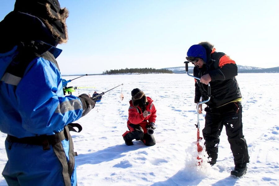 Saariselkä: Ice Fishing Tour to Lake Inari, reindeers& lunch - How the 5-hour Lake Inari day actually runs from Saariselkä