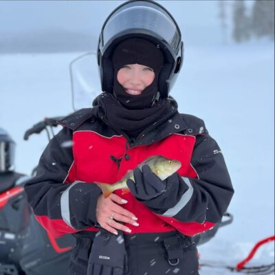 Saariselkä: Ice Fishing Tour to Lake Inari, reindeers& lunch - From Ivalo office to Koppelo sledges (and why it matters)