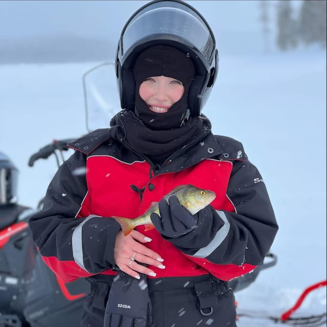 Saariselkä: Ice Fishing Tour to Lake Inari, reindeers& lunch - From Ivalo office to Koppelo sledges (and why it matters)