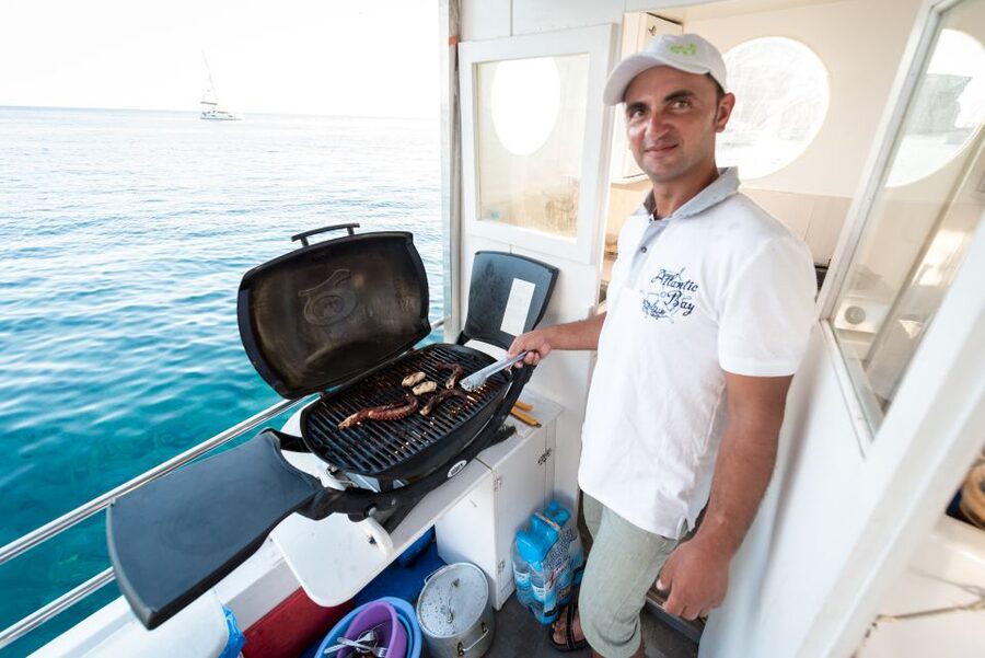 Santorini: Traditional Fishing Trip and Fresh Fish Lunch - What to pack so you stay comfortable