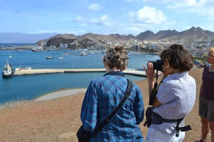 São Vicente: Markets, Mountains, Fishing Villages & Beaches - Guide quality: what to expect from the human part of the tour