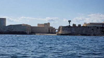 Siracusa: Ortigia +sea caves +fishing experience - Beginner Fishing With Skipper Antonio: Hand-Lining for Small Fish (and Big Fun)