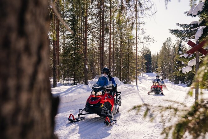 Snowmobiling and ice fishing in Apukka Resort, Rovaniemi - Apukka Resort start: easy pickup, compact groups, clear timing
