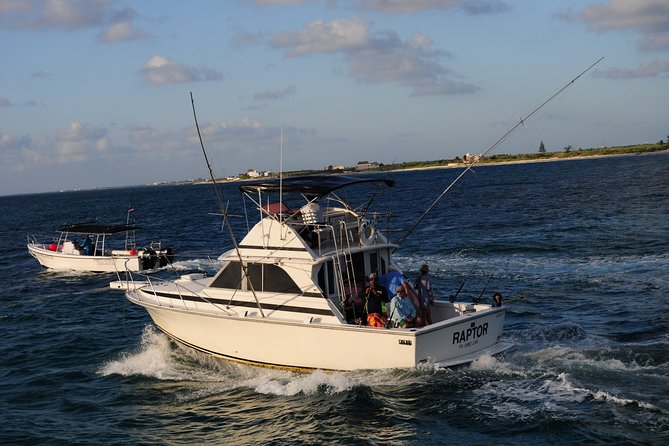 Sport Fishing at the Caribbean Sea. Enjoy an amazing time with friends & family - Drinks, gear, and what’s included (and what costs extra)