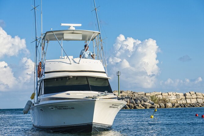 Sport Fishing at the Caribbean Sea. Enjoy an amazing time with friends & family - When fishing is slow: how to keep the trip worthwhile