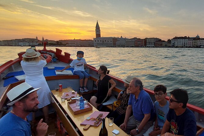 Venice: Relaxing Sunset Ride aboard old fishing boat - Key things to know before you go