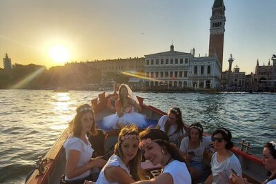 Venice: Relaxing Sunset Ride aboard old fishing boat - The meeting point at Hotel Metropole on Riva degli Schiavoni