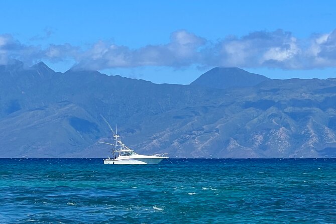 Waikiki Deep Sea Fishing Charter from Oahu - A 47 Cabo Express fish trip off Waikiki
